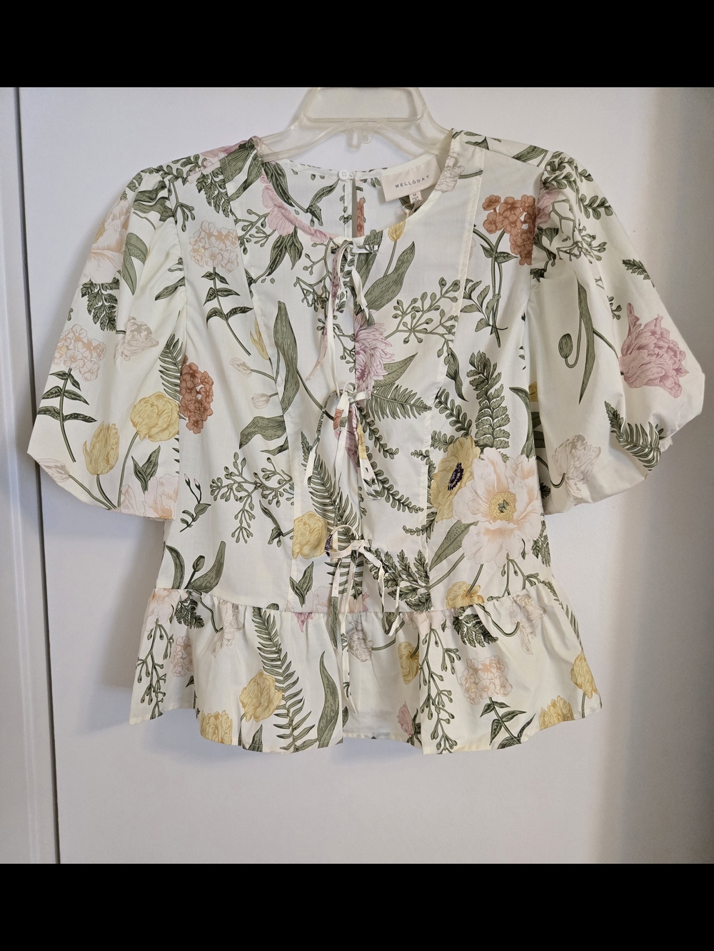 MELLODAY Floral Puff-Sleeve Tie-Front Top With Botanical Print - Picture 3 of 6